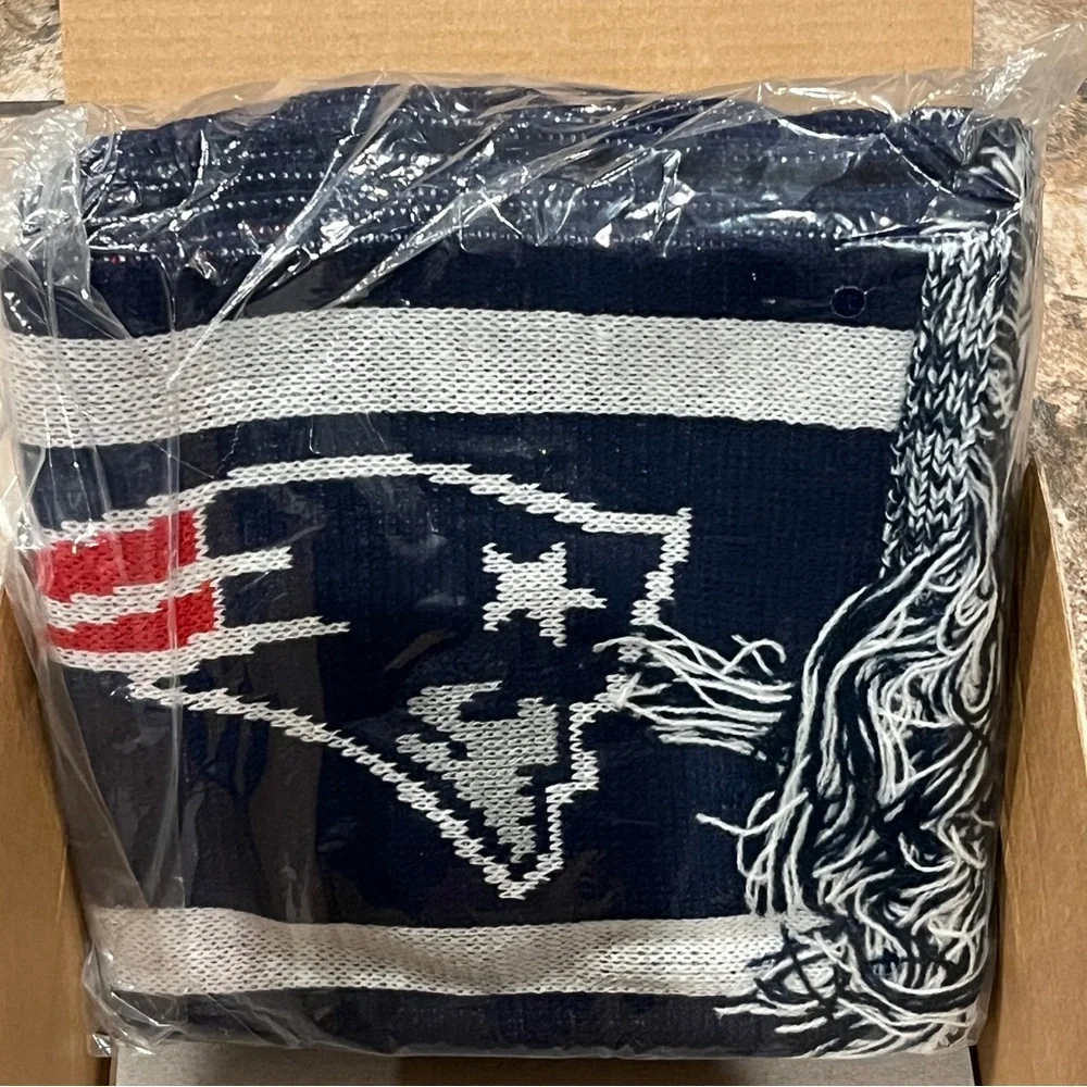 New England Patriots Scarf and Keychain Set